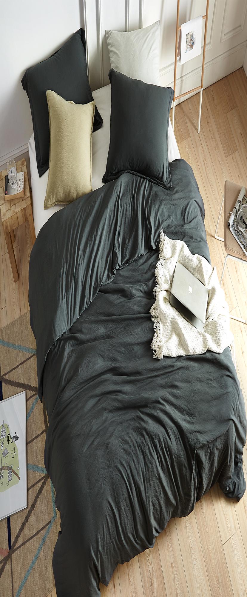 Chommie - Weighted Natural Loft® King Comforter - Faded Black