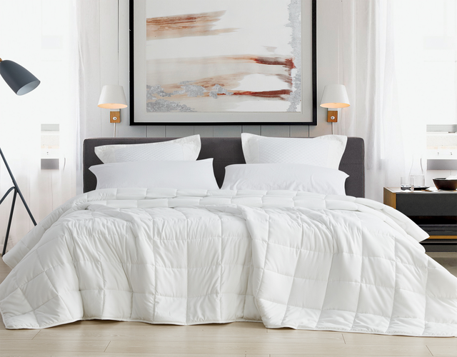 Chommie - The Oversized Weighted Queen Comforter - White