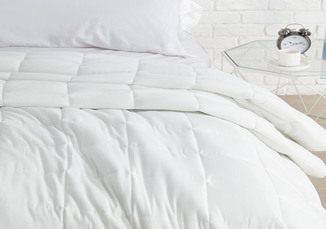 Chommie - The Oversized Weighted King Comforter - White